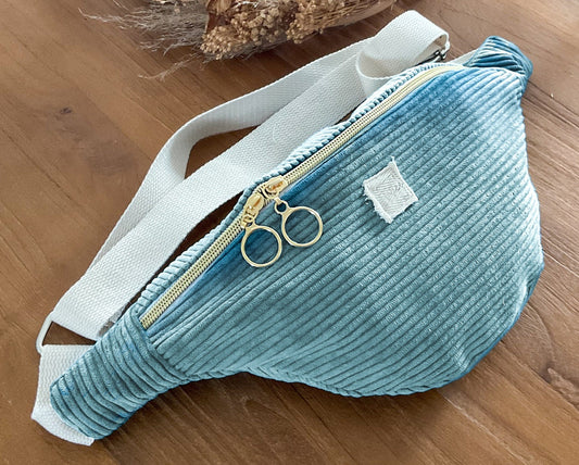 Sac banane en velours côtelé bleu ciel