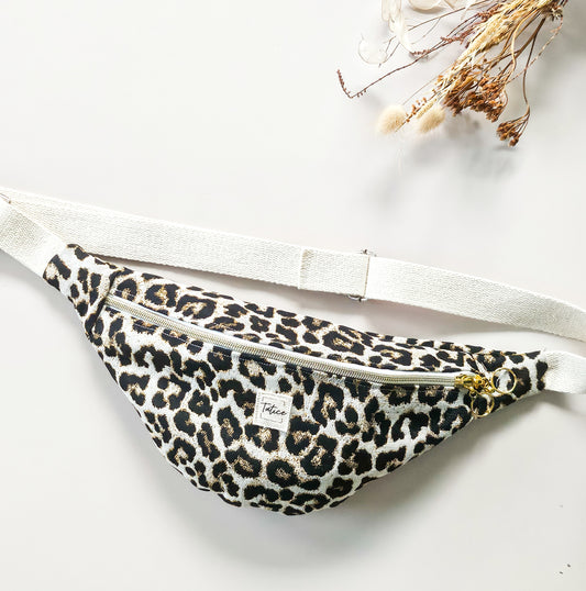 Sac banane femme fait main en jacquard motif animal