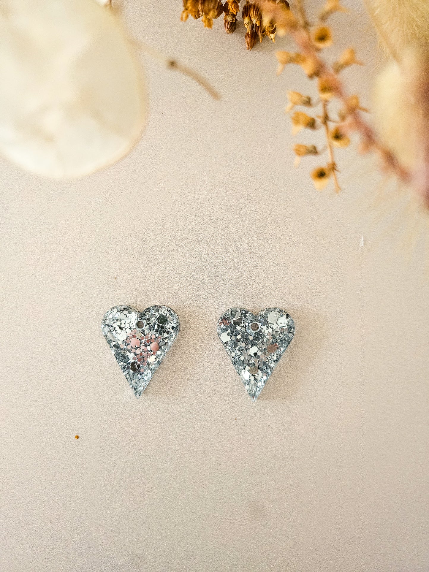 Pampilles cœur en résine pailletée – Fait main – Pour boucles personnalisées