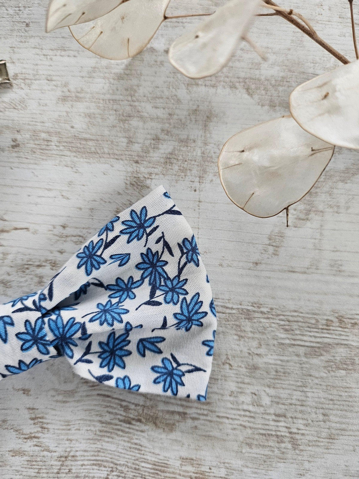 Noeud papillon liberty blanc fleurs bleues