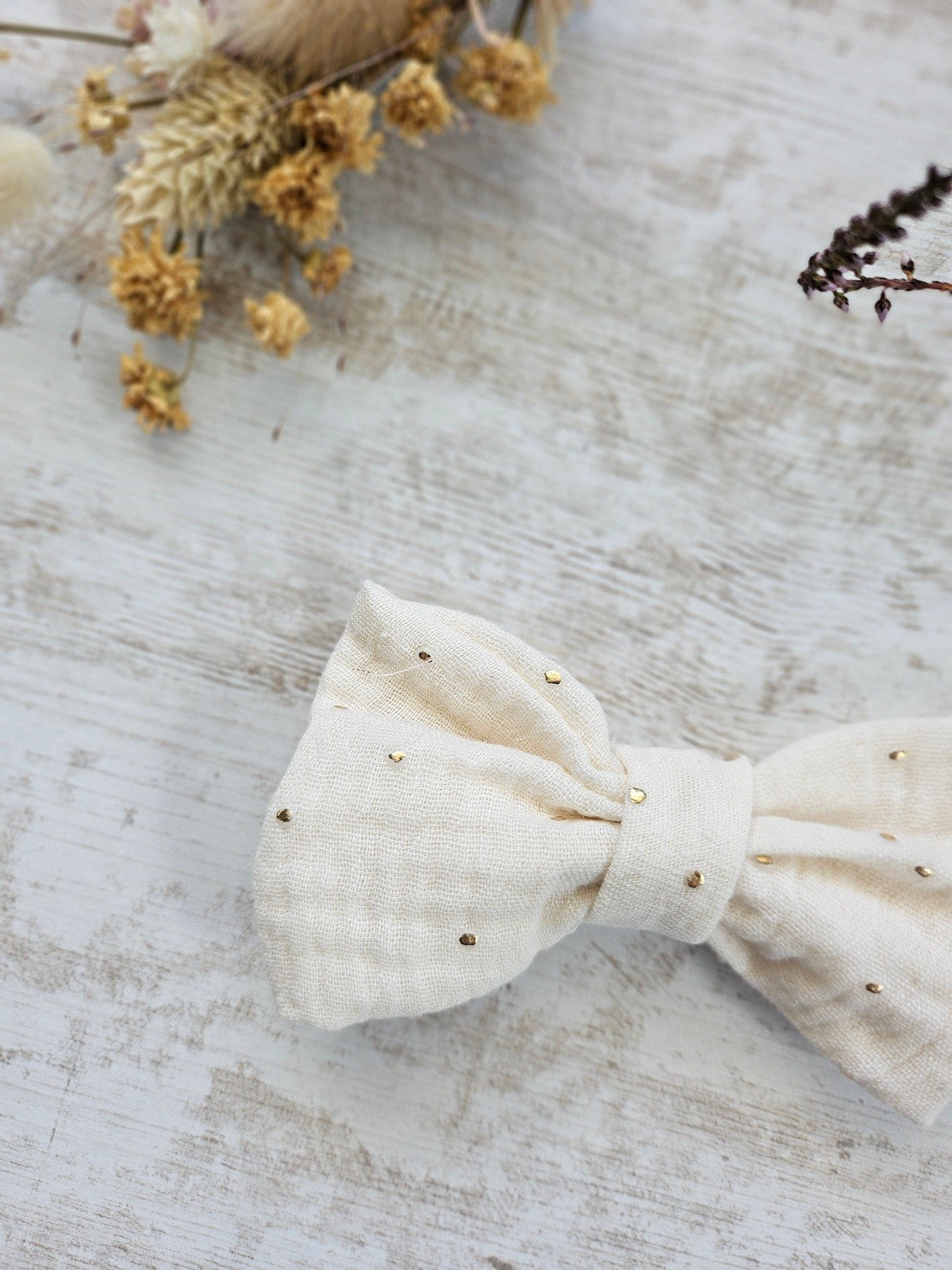 Barrette noeud papillon blanc et pois dorés