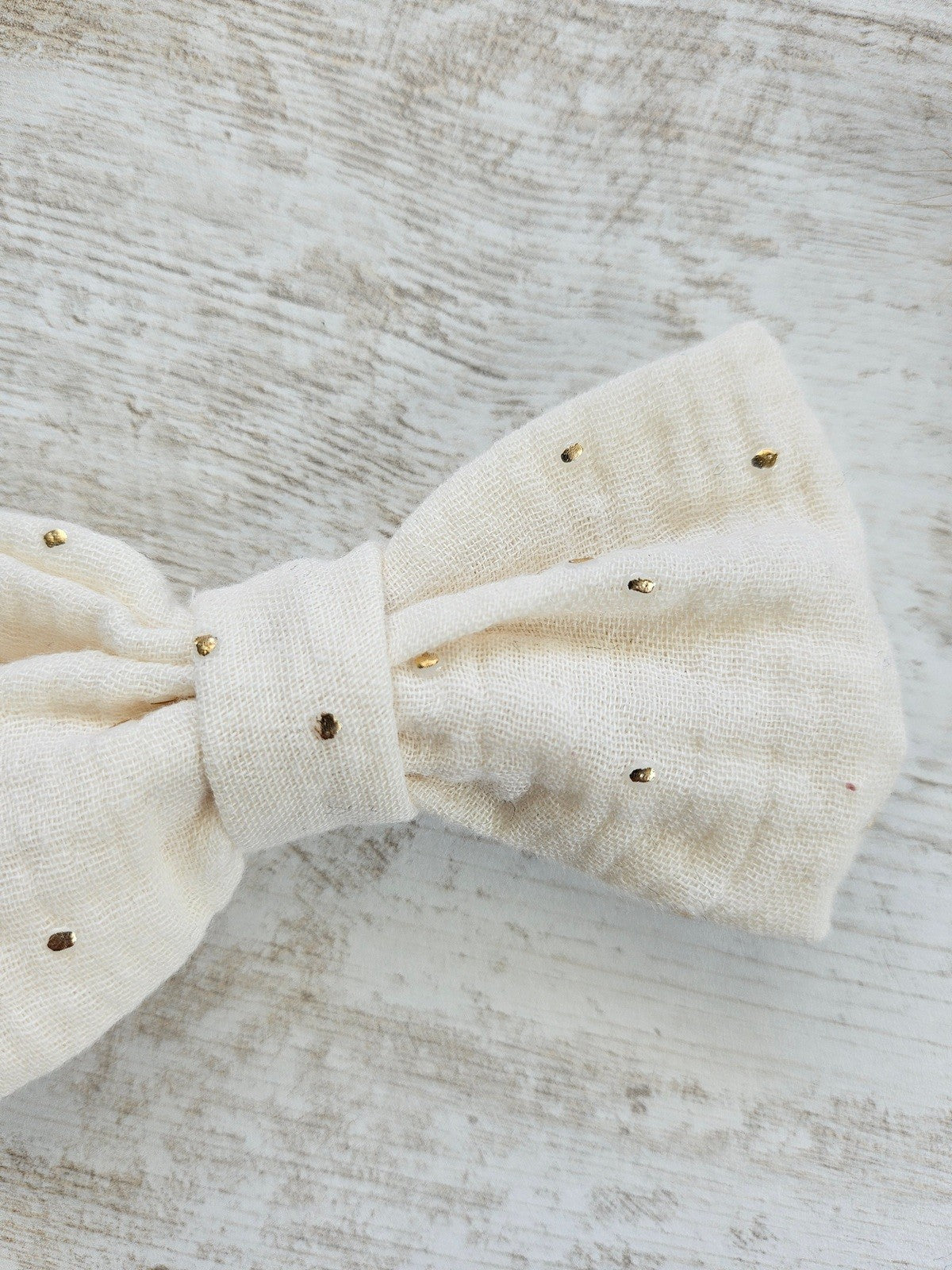 Barrette noeud papillon blanc et pois dorés
