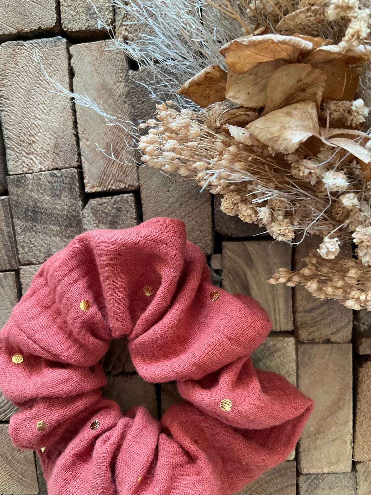chouchou scrunchie gaze coton terracotta pois doré