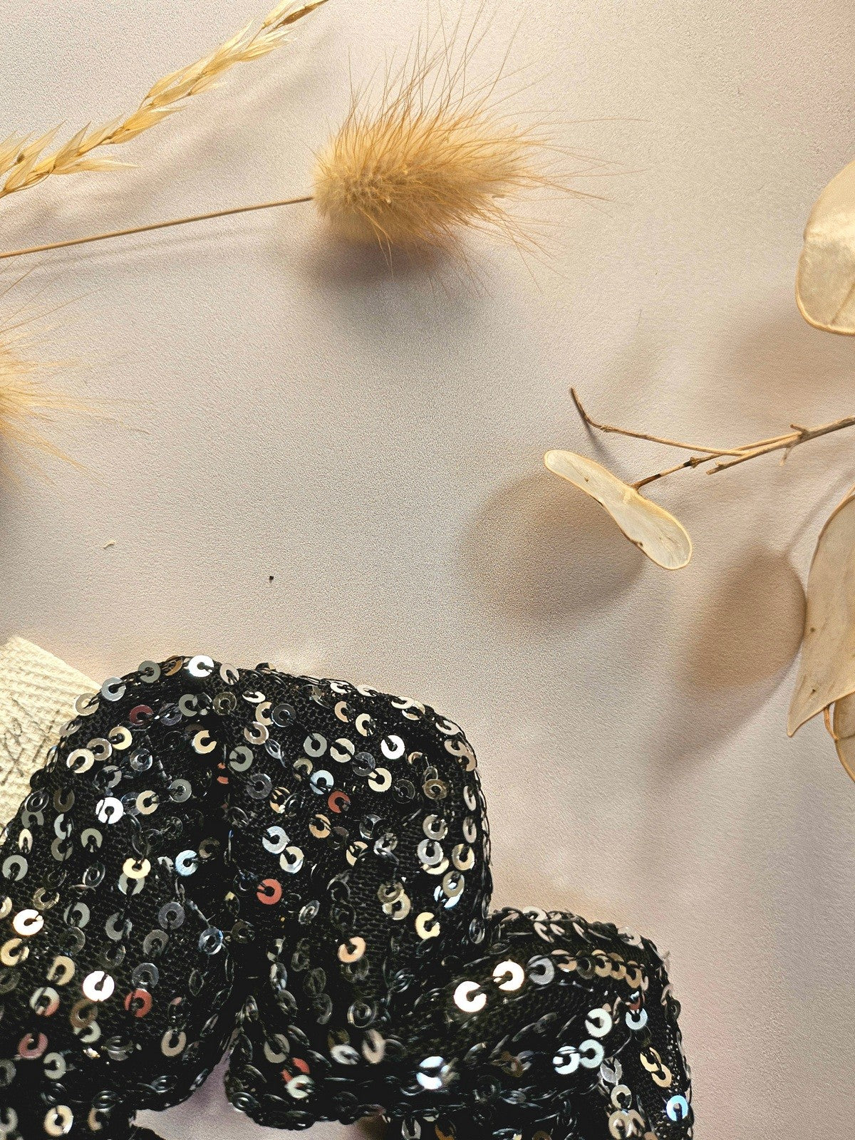 Chouchou scrunchie noir sequins argents