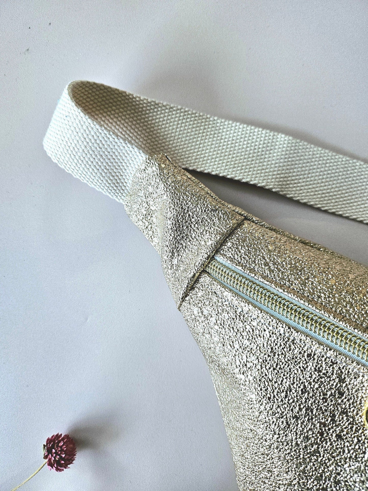 Banane simili cuir doré