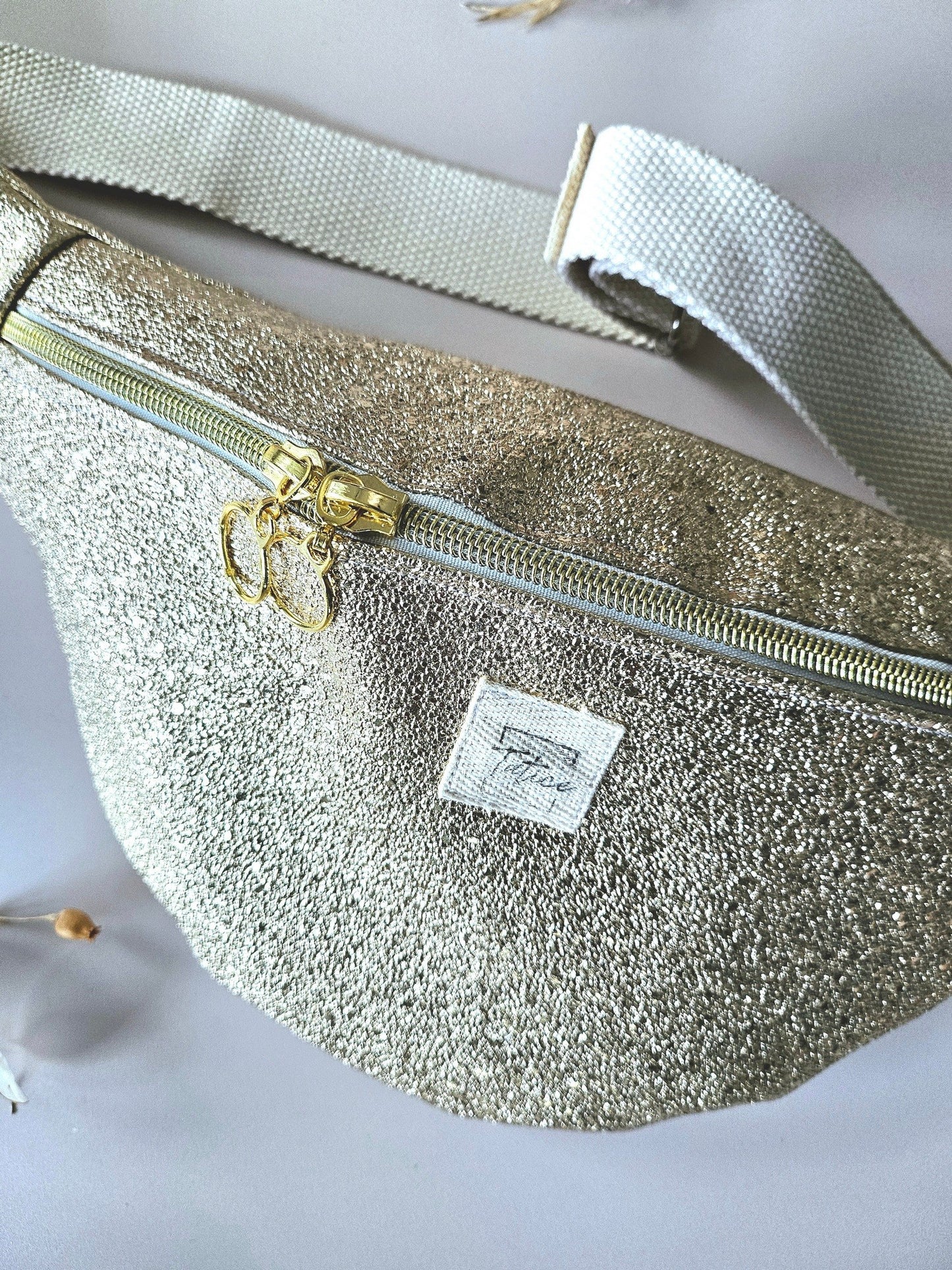 Banane simili cuir doré