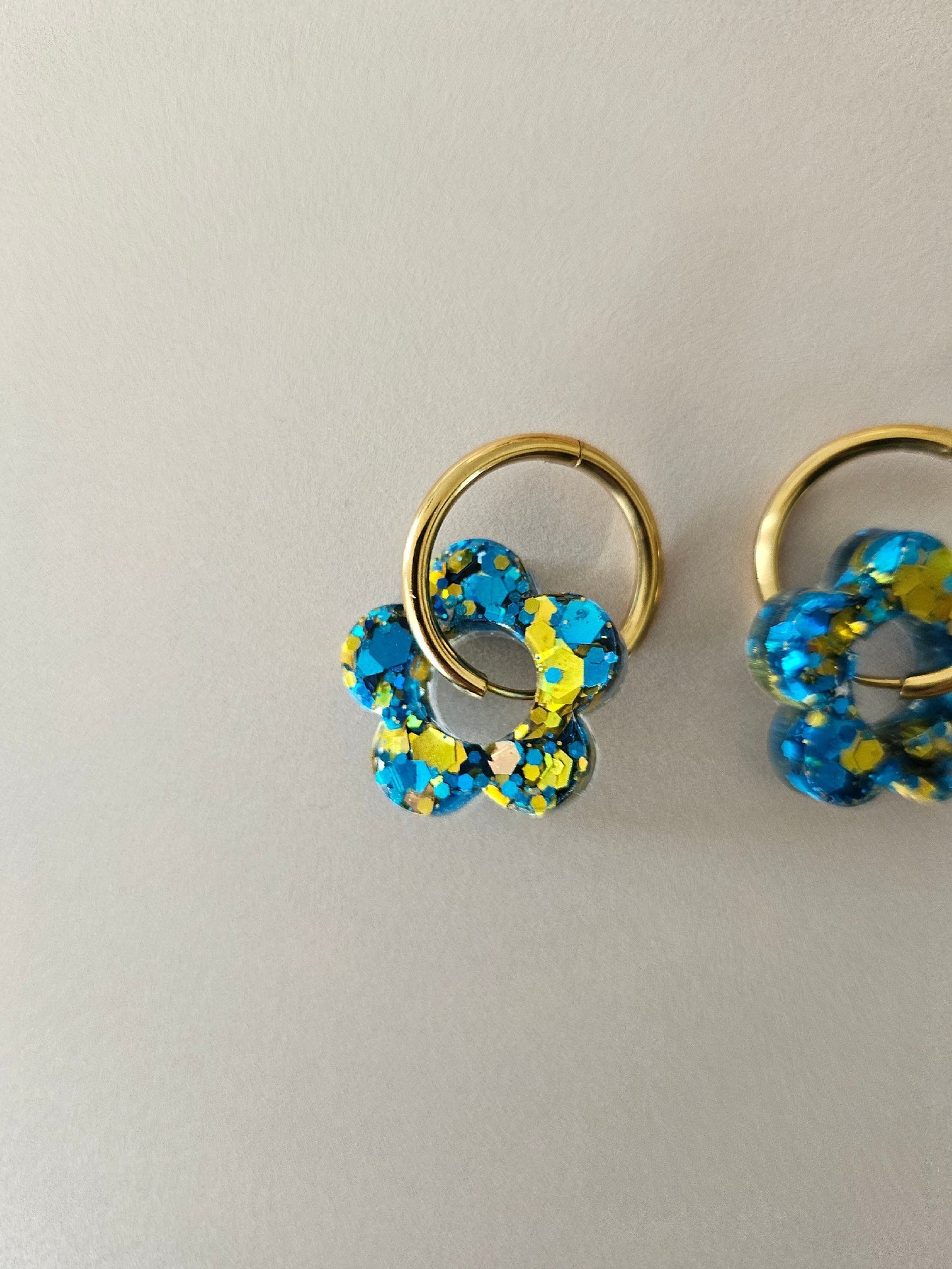 boucles créoles résine bleu et doré