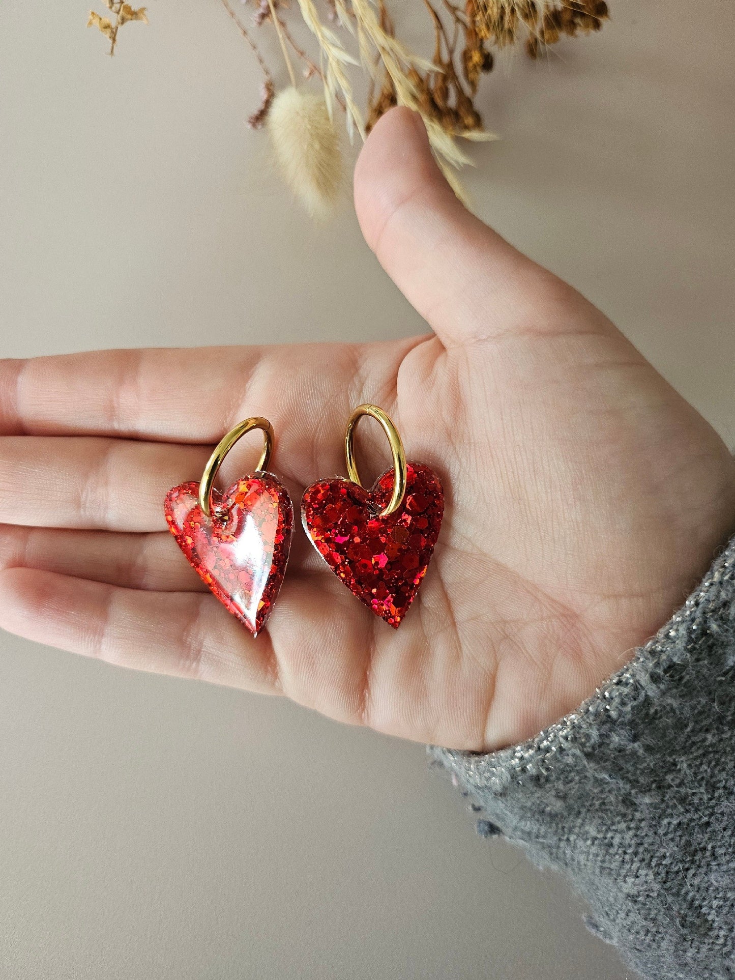 boucles créoles résine coeurs rouges