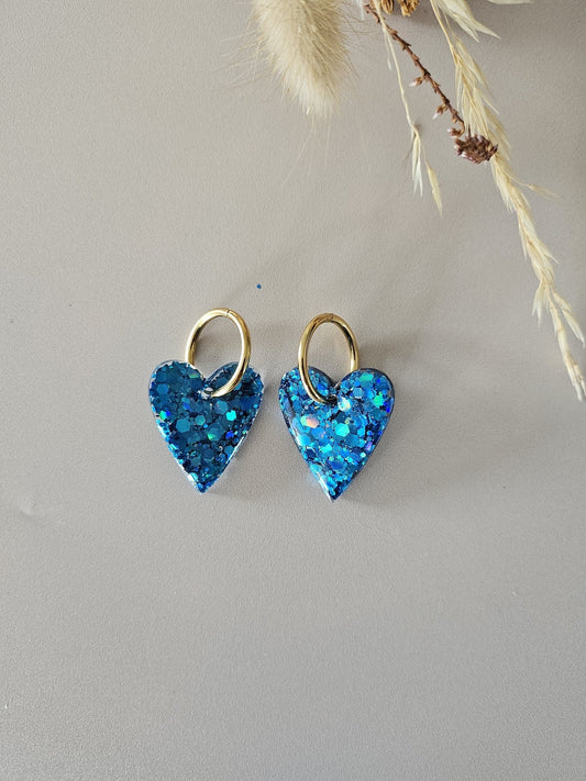 boucles créoles résine coeurs bleues