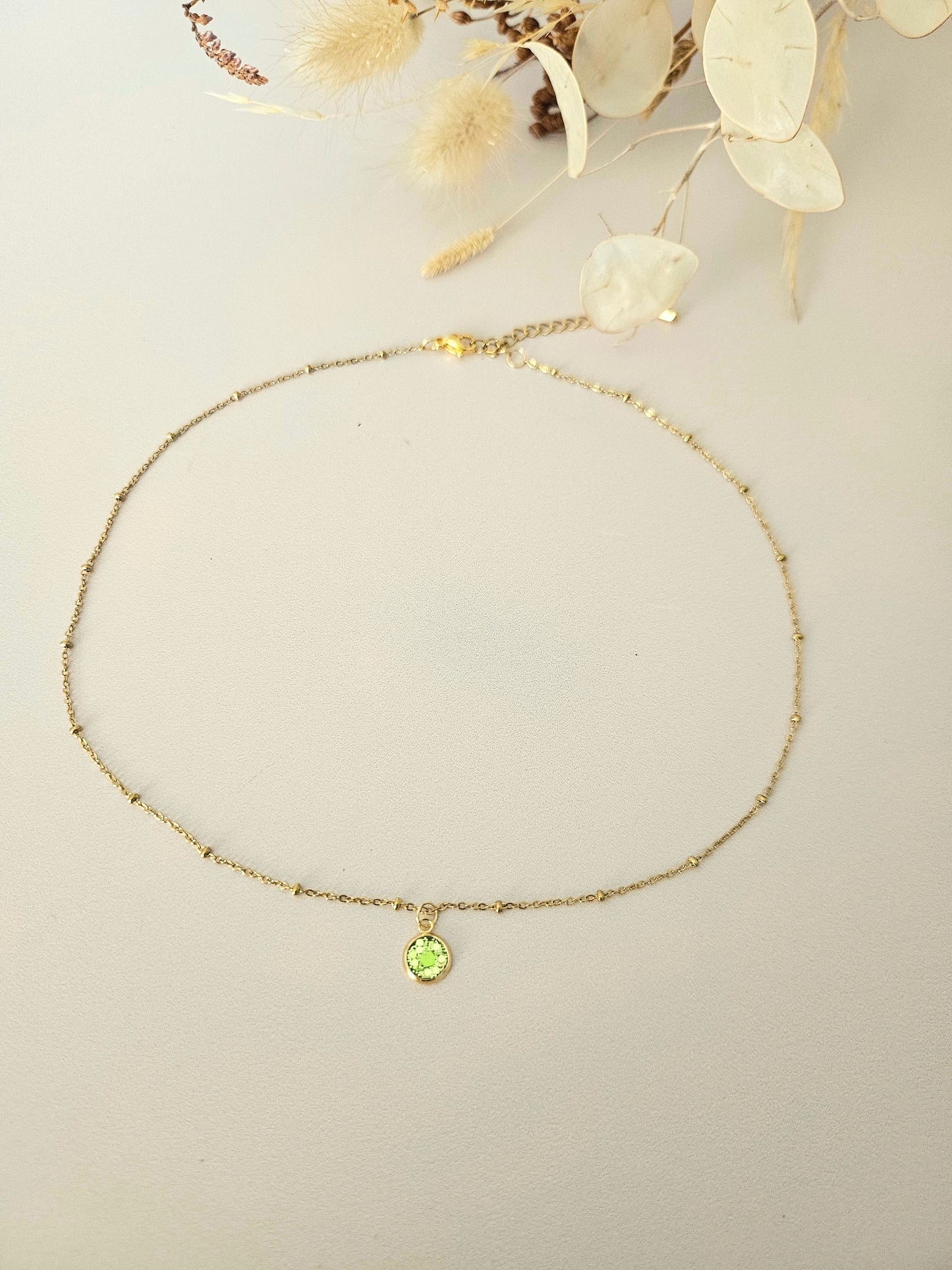 Collier en résine holographique – Élégance artisanale au quotidien