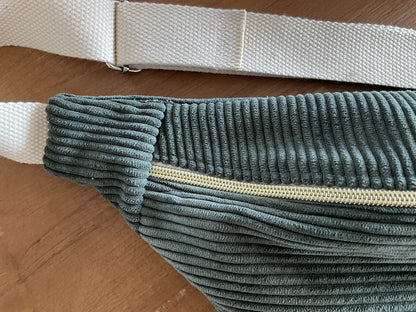 Sac banane en velours côtelé vert kaki