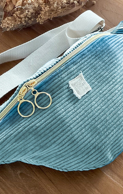 Sac banane en velours côtelé bleu ciel