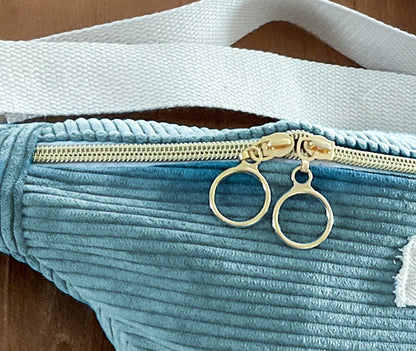 Sac banane en velours côtelé bleu ciel