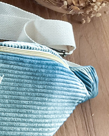 Sac banane en velours côtelé bleu ciel