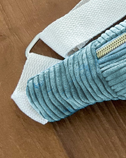 Sac banane en velours côtelé bleu ciel