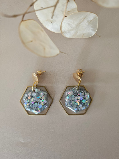 Boucles oreilles hexagone résine argent et laiton doré