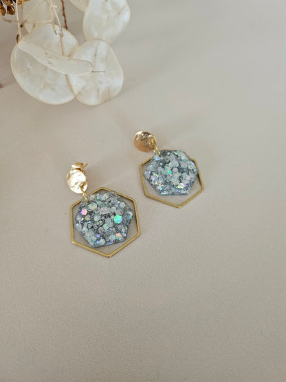 Boucles oreilles hexagone résine argent et laiton doré