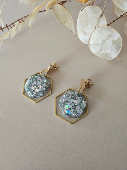 Boucles oreilles hexagone résine argent et laiton doré