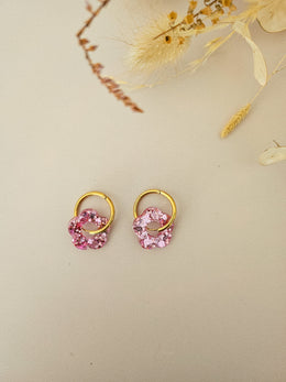 Boucles d’oreilles fleurs pailletées en résine – Créoles artisanales & pampilles interchangeables