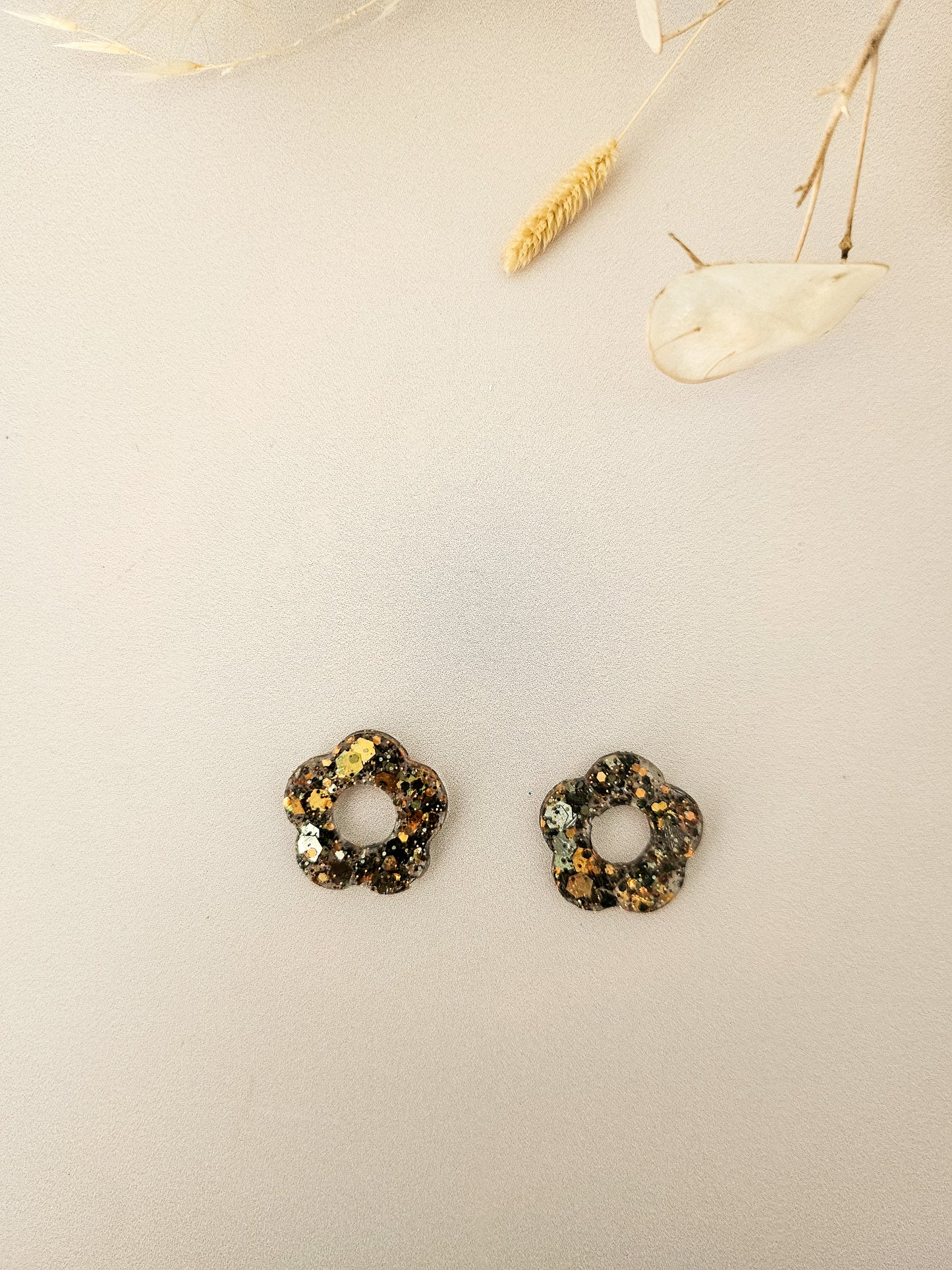 Pampilles fleuries interchangeables en résine – Crée ta paire de boucles unique