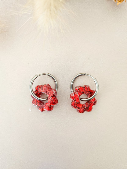Boucles d’oreilles fleurs tournesol pailletées en résine – Créoles artisanales & pampilles interchangeables