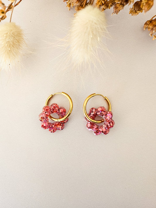 Boucles d’oreilles fleurs tournesol pailletées en résine – Créoles artisanales & pampilles interchangeables