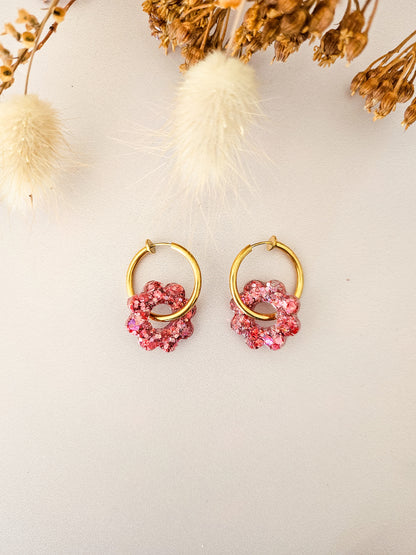 Boucles d’oreilles fleurs tournesol pailletées en résine – Créoles artisanales & pampilles interchangeables