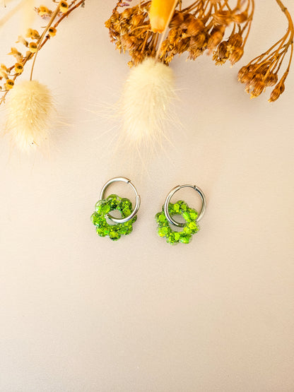 Boucles d’oreilles fleurs tournesol pailletées en résine – Créoles artisanales & pampilles interchangeables