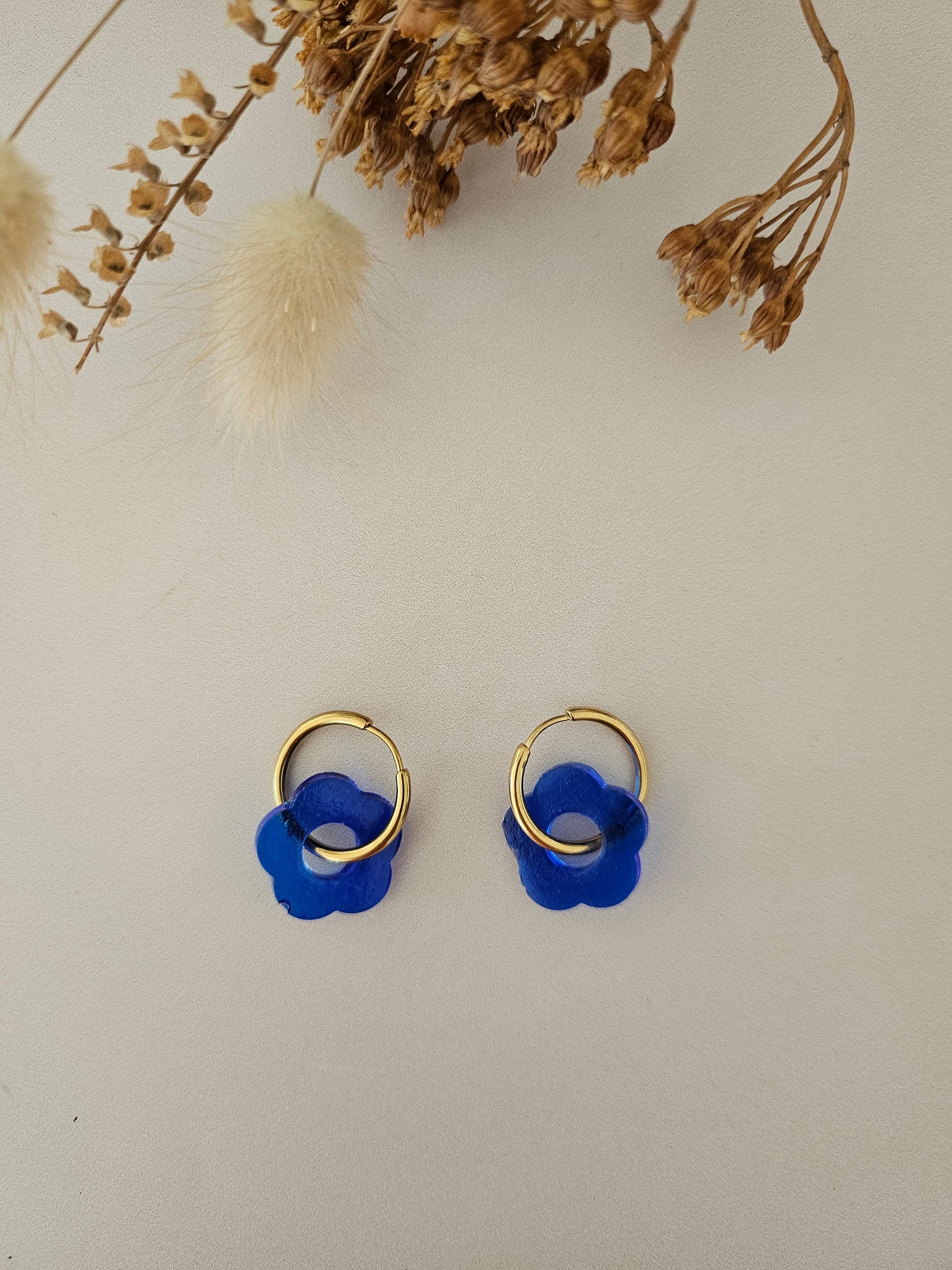 Boucles d’oreilles fleurs translucides – Légères & faites main