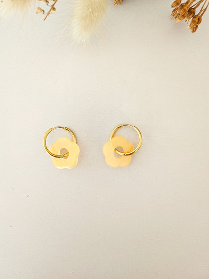Boucles d’oreilles fleurs translucides – Légères & faites main