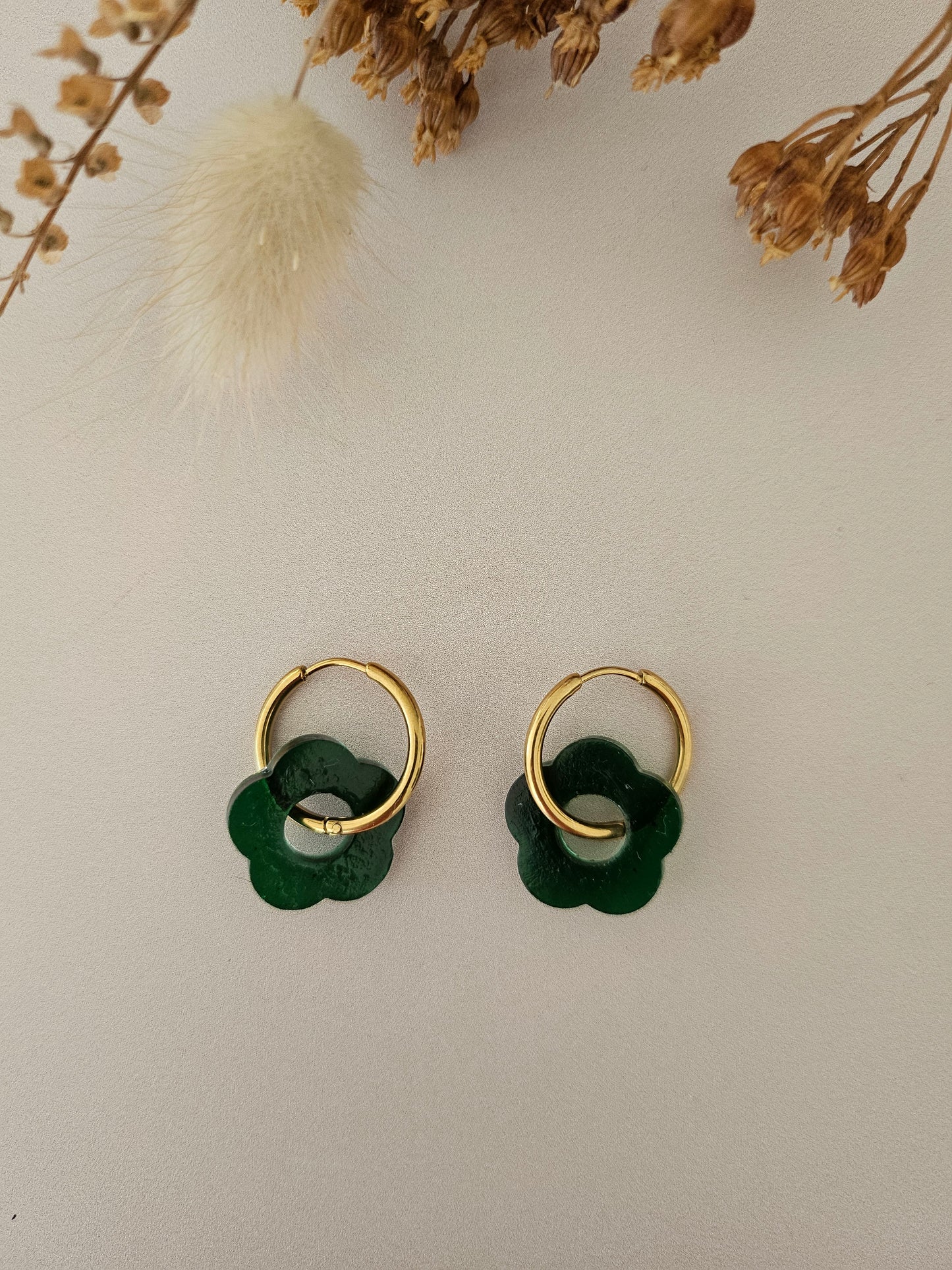 Boucles d’oreilles fleurs translucides – Légères & faites main