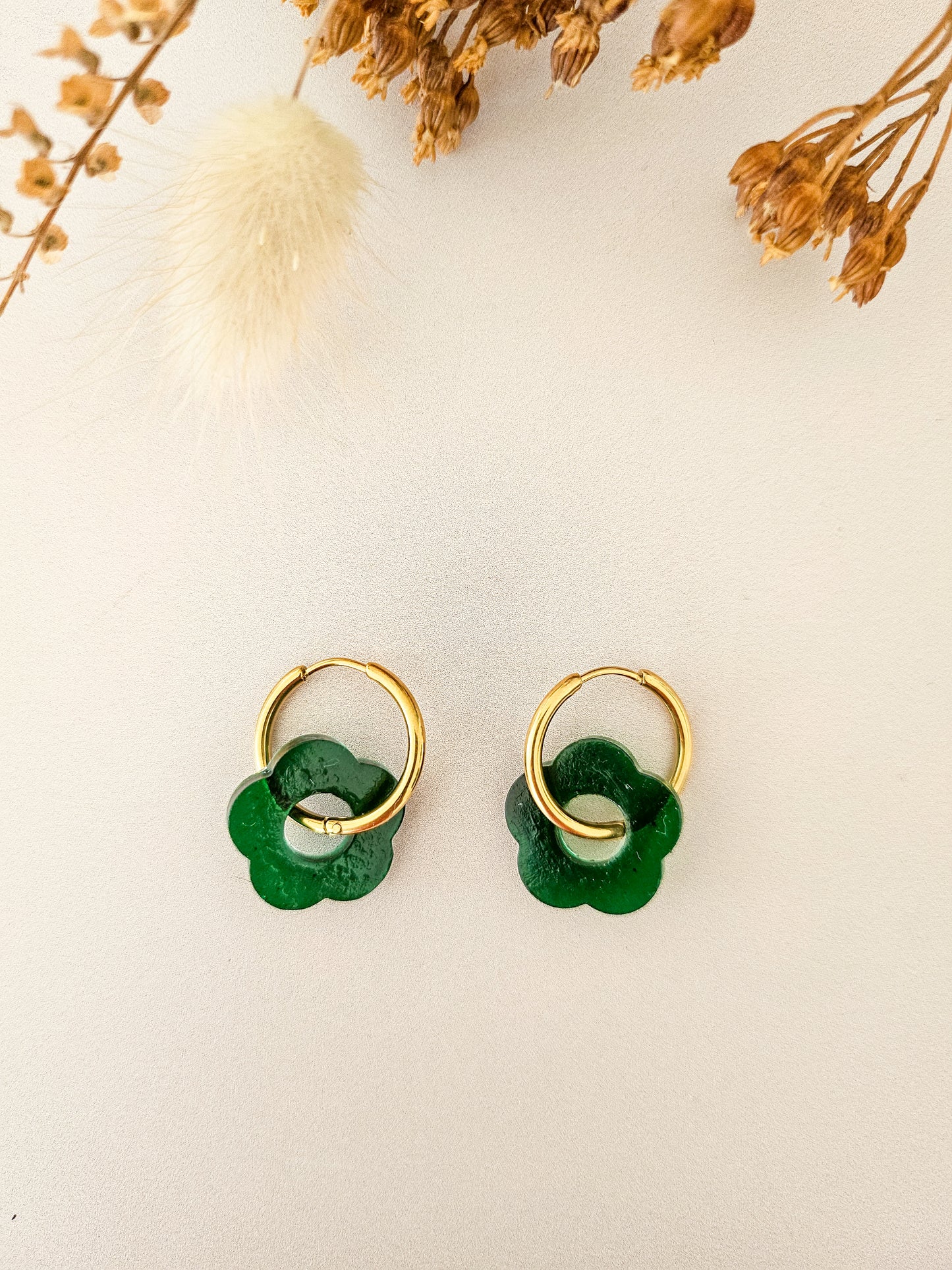 Boucles d’oreilles fleurs translucides – Légères & faites main