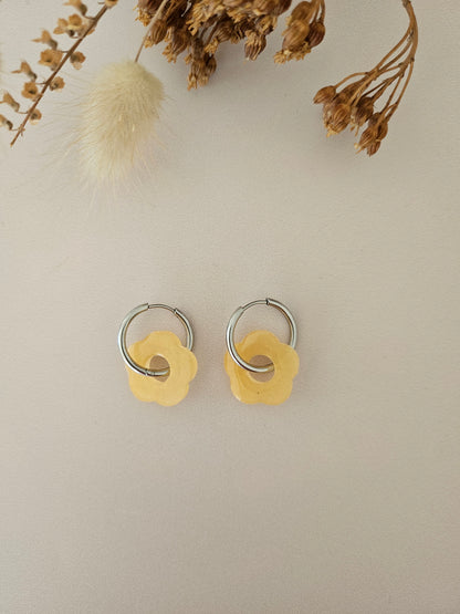 Boucles d’oreilles fleurs translucides – Légères & faites main