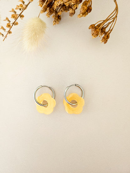 Boucles d’oreilles fleurs translucides – Légères & faites main