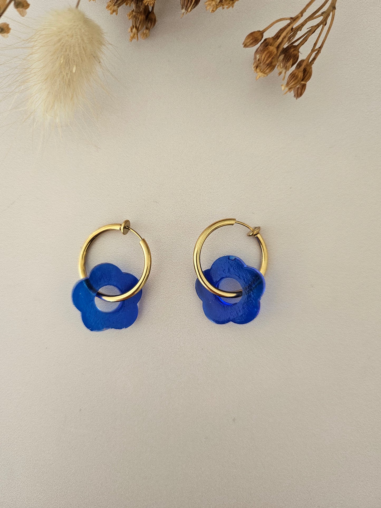 Boucles d’oreilles fleurs translucides – Légères & faites main