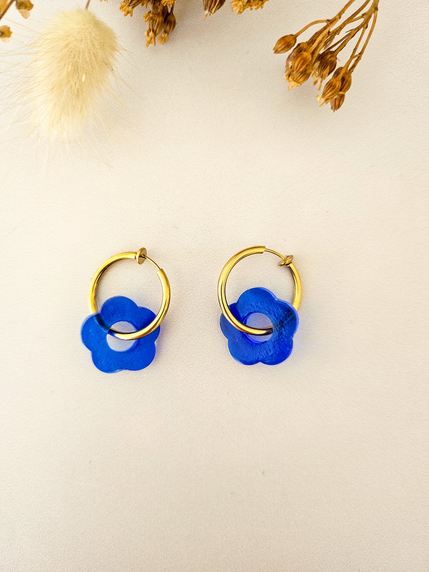 Boucles d’oreilles fleurs translucides – Légères & faites main