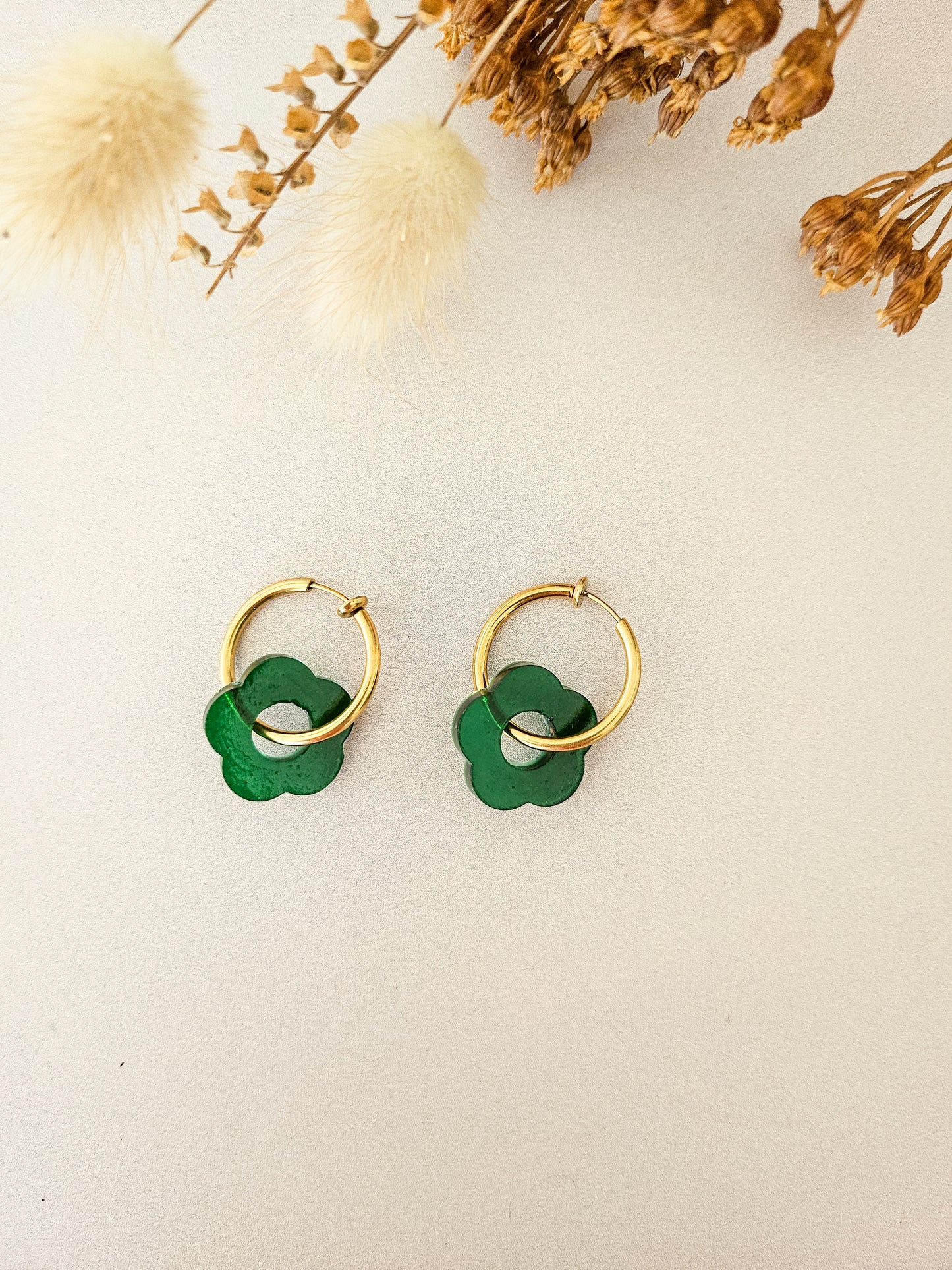 Boucles d’oreilles fleurs translucides – Légères & faites main