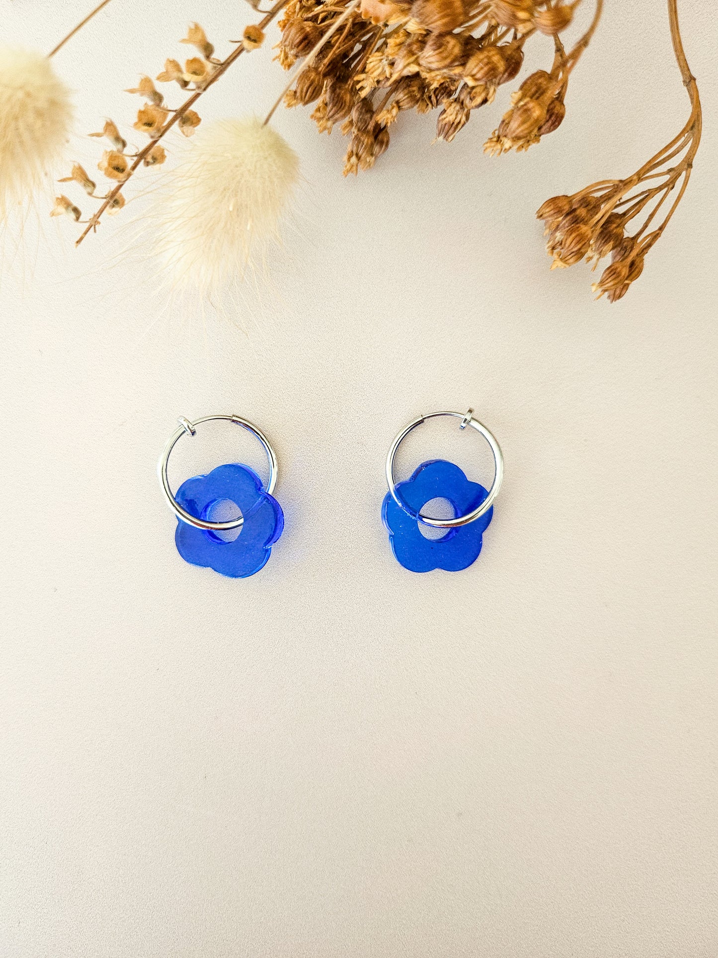 Boucles d’oreilles fleurs translucides – Légères & faites main