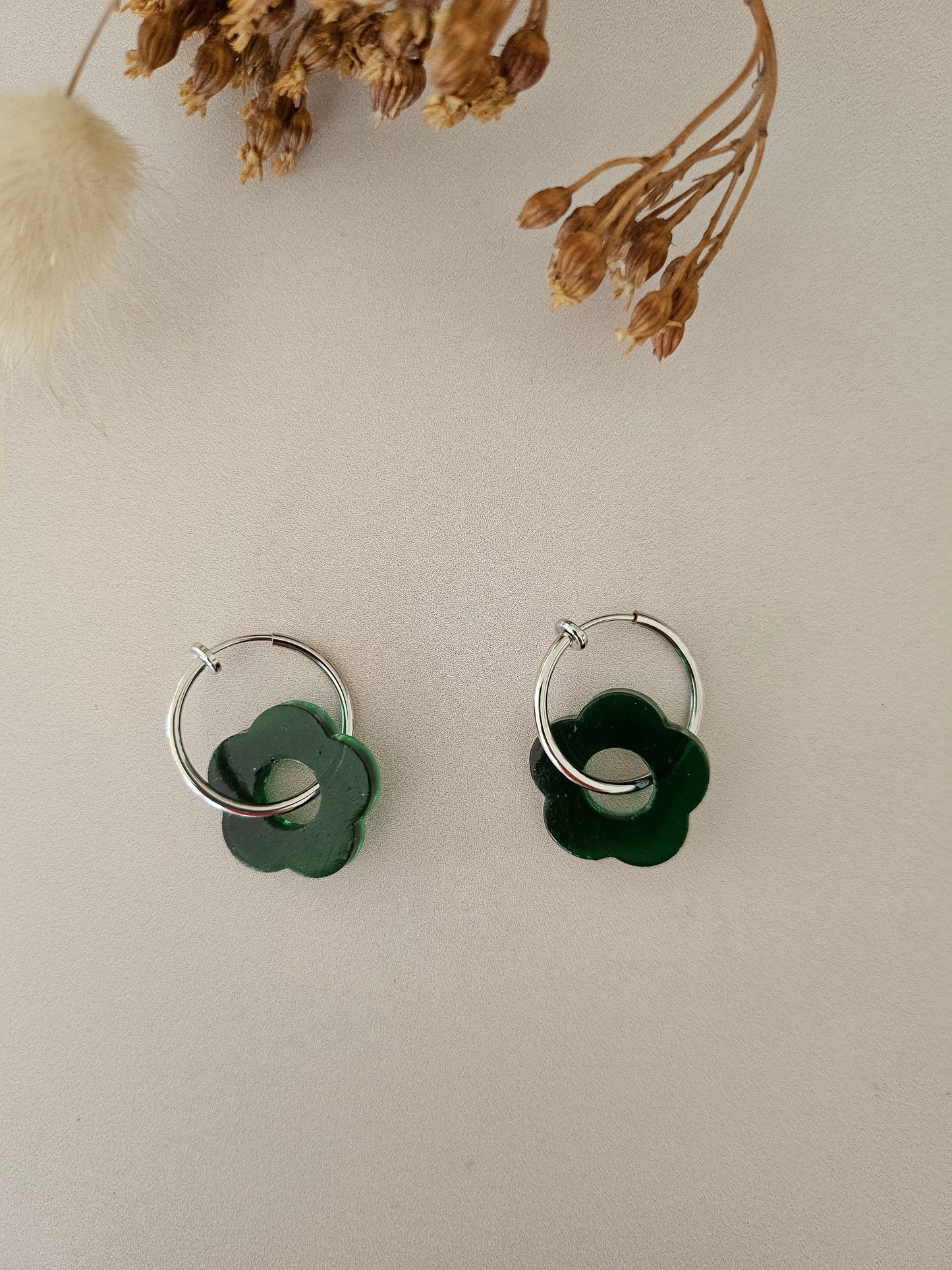 Boucles d’oreilles fleurs translucides – Légères & faites main