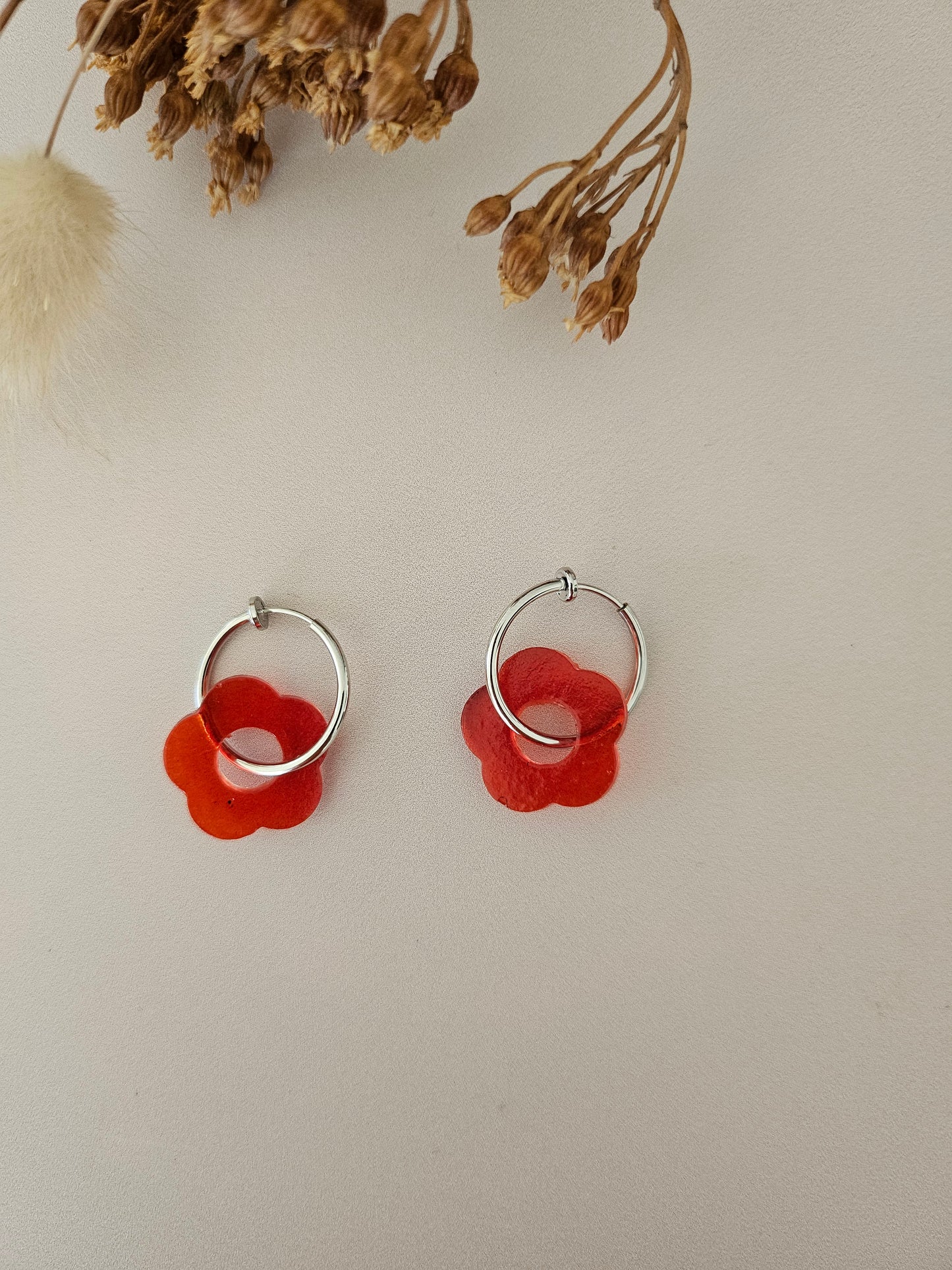 Boucles d’oreilles fleurs translucides – Légères & faites main