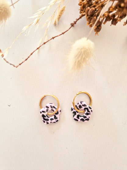 Boucles d’oreilles fleurs léopard – Créoles artisanales & pampilles interchangeables