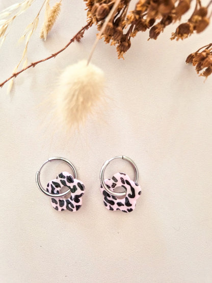 Boucles d’oreilles fleurs léopard – Créoles artisanales & pampilles interchangeables