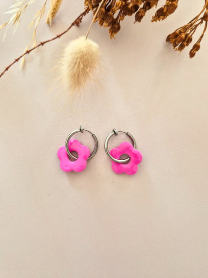 Boucles d’oreilles fleurs colorées en argile polymère