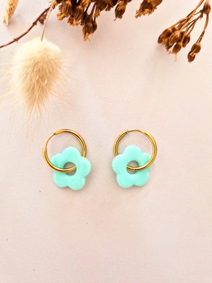 Boucles d’oreilles fleurs colorées en argile polymère