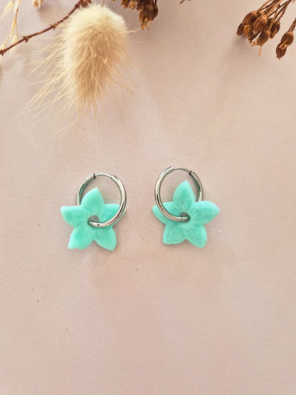 Boucles d’oreilles Fleur de Tiaré en argile polymère