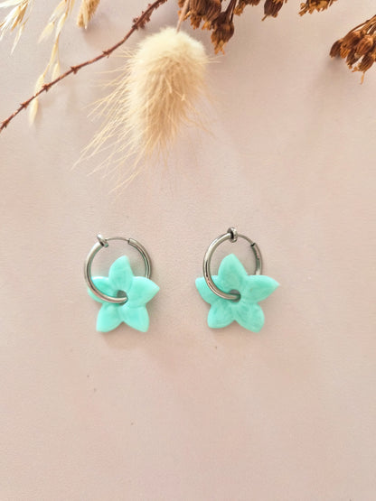 Boucles d’oreilles Fleur de Tiaré en argile polymère