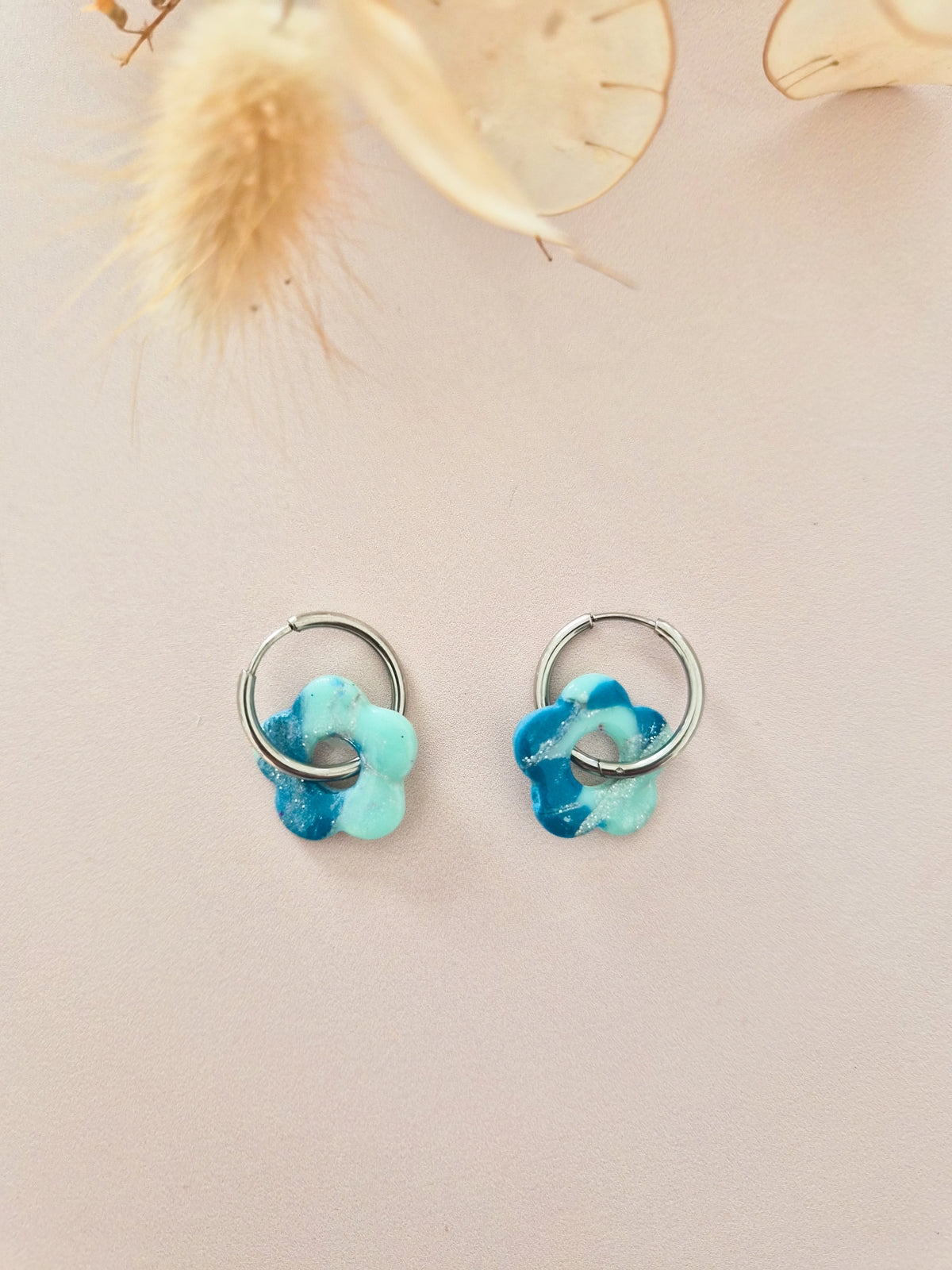Boucles d’oreilles Fleur marbrées en argile polymère