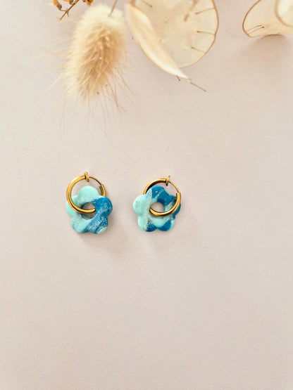Boucles d’oreilles Fleur marbrées en argile polymère