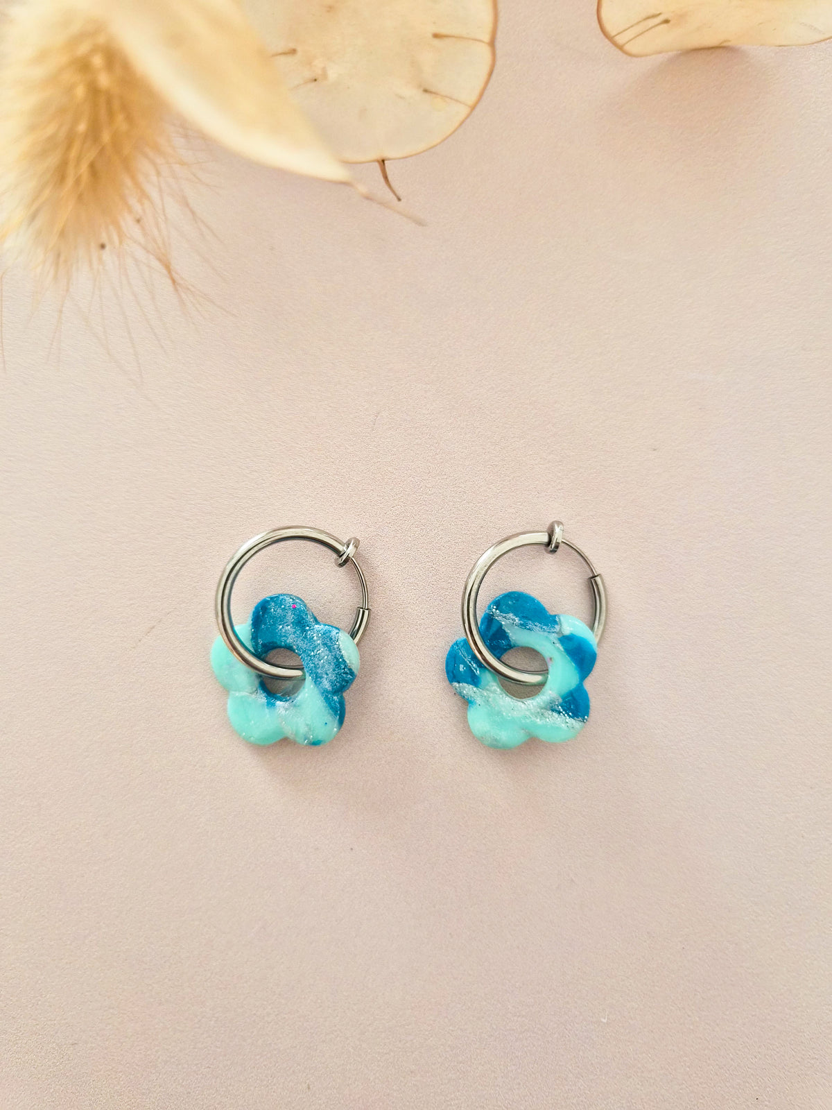 Boucles d’oreilles Fleur marbrées en argile polymère