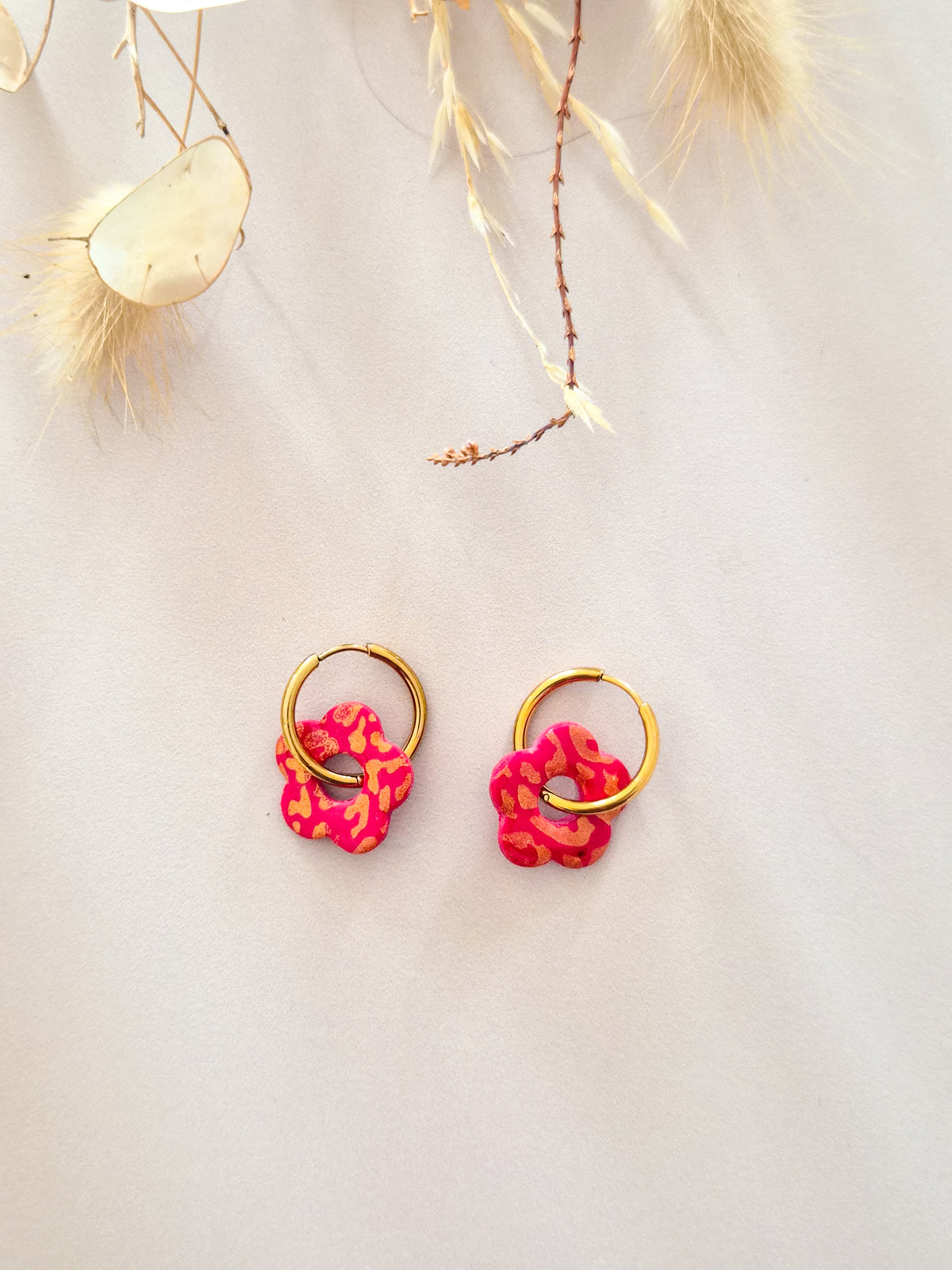 Boucles d’oreilles fleurs léopard – Créoles artisanales & pampilles interchangeables
